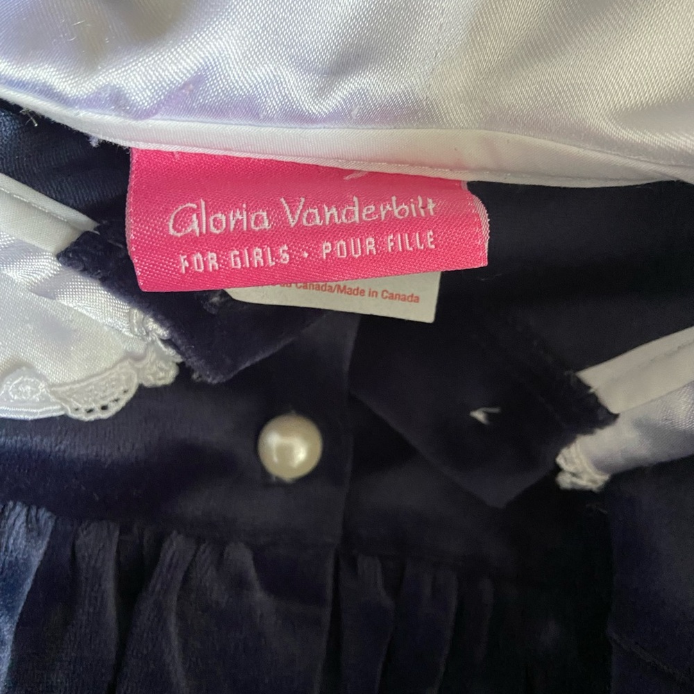 Gloria Vanderbilt - Picture 3 of 3